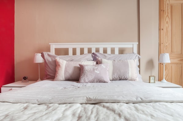 1 habitación, tabla de planchar con plancha, wifi gratis y ropa de cama