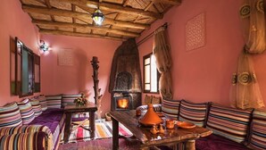 Lobby sitting area - Imlil Lodge (Asni)