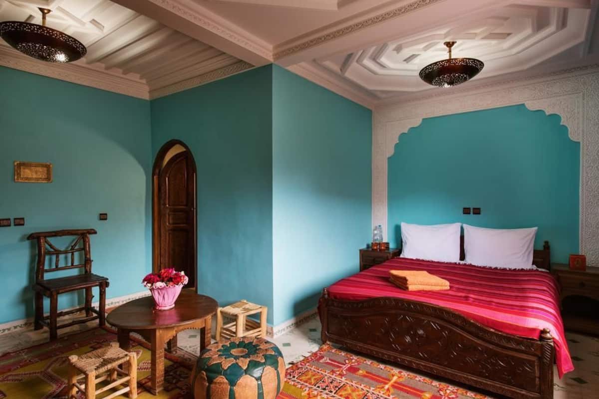 Cribs (free), WiFi (free), bed sheets