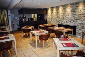 Restaurant - Hôtel le Relais de la Voie Sacrée (Les Trois-Domaines)
