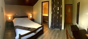 In-room safe, desk, free WiFi - Hôtel le Relais de la Voie Sacrée (Les Trois-Domaines)