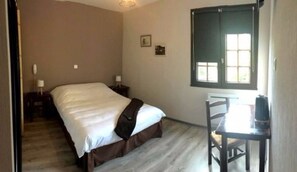 In-room safe, desk, free WiFi - Hôtel le Relais de la Voie Sacrée (Les Trois-Domaines)