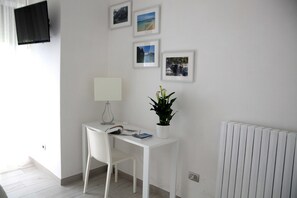 Double or Twin Room | Frette Italian sheets, premium bedding, memory foam beds, in-room safe - Soho B&B (Fisciano)