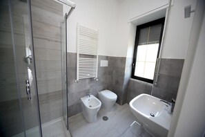 Doppel- oder Zweibettzimmer | Badezimmer