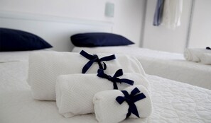 Double or Twin Room | Frette Italian sheets, premium bedding, memory foam beds, in-room safe - Soho B&B (Fisciano)