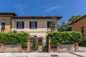Front of property - AwesHome Villa Tower (Pisa)