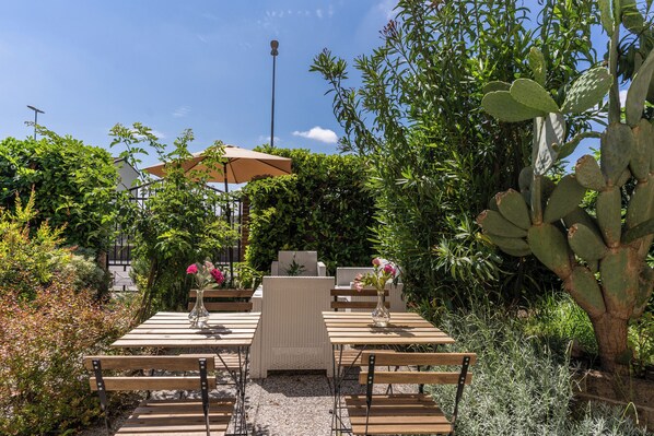 Utsikt mot trädgården