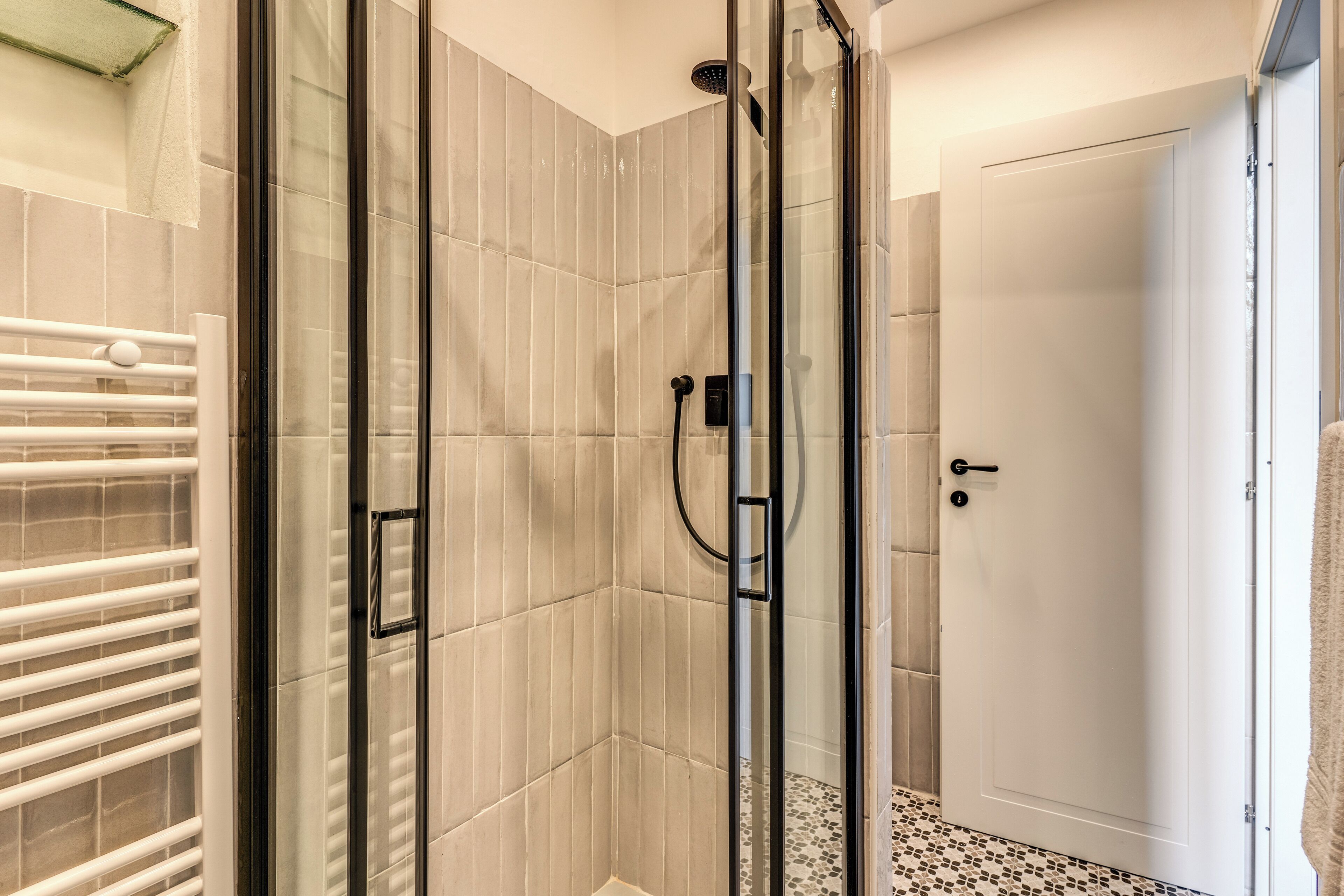 Comfort-Doppelzimmer, 1 Queen-Bett, eigenes Bad | Badezimmer | Dusche, kostenlose Toilettenartikel, Haartrockner, Bidet