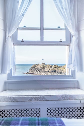 The Waterfront Hotel & Bistro