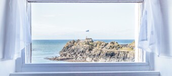 The Waterfront Hotel & Bistro