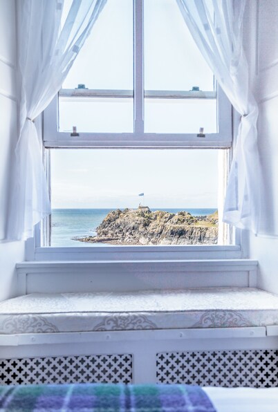 The Waterfront Hotel & Bistro