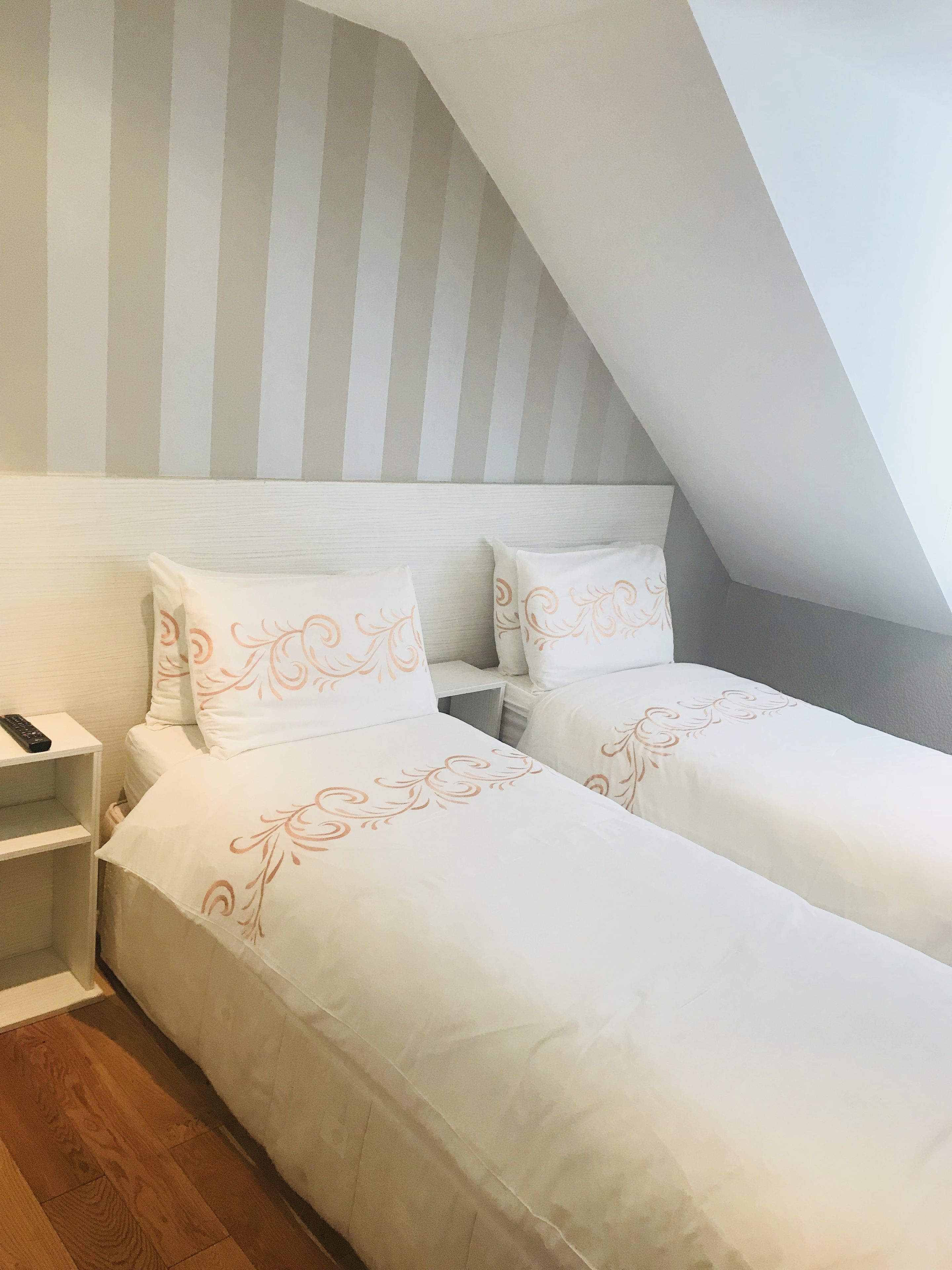 standard twin room | individually furnished, desk, free wifi, bed sheets