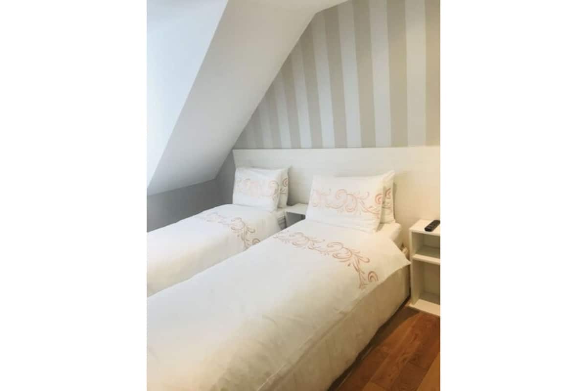 standard single room | individually furnished, desk, free wifi, bed sheets