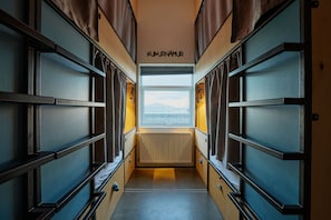 Bunk bed in 6 people Mixed Dormitory | Blackout drapes, free WiFi, bed sheets - Midgard Base Camp (Rangárþing eystra)