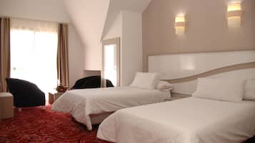 Dreibettzimmer | Verdunkelungsvorhänge, Bügeleisen/Bügelbrett, Bettwäsche