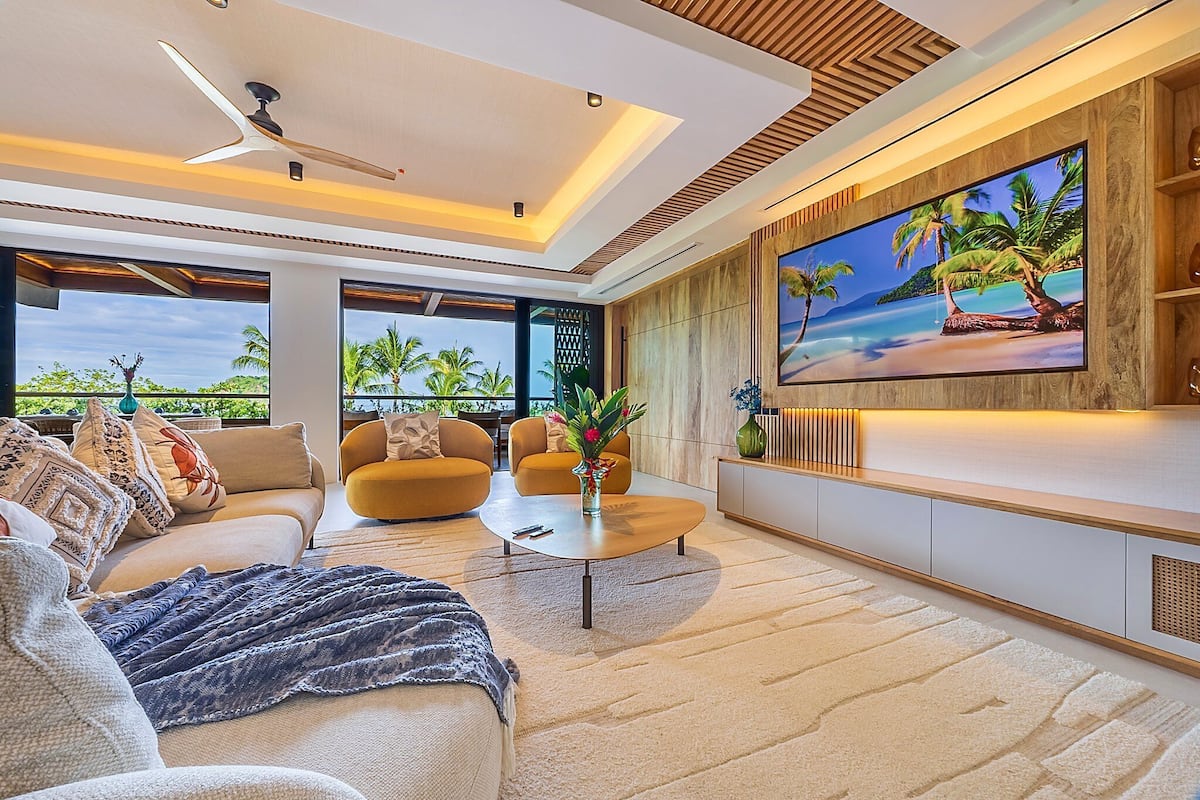 Presidential Suite w/rooftop Pool & Butler King Size | Living area | 49-inch Smart TV with cable channels, TV