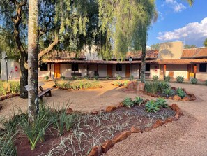 Standard Triple Room | Premium bedding, minibar, in-room safe, desk - Hotel Fazenda Areia que Canta (Brotas)