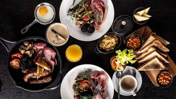 Daily cooked-to-order breakfast (GBP 14.00 per person)