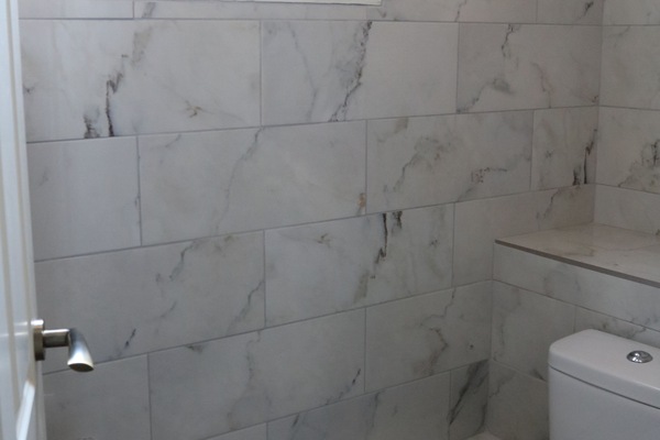 Cosy Double Room | Bathroom | Free toiletries, hair dryer, towels, shampoo