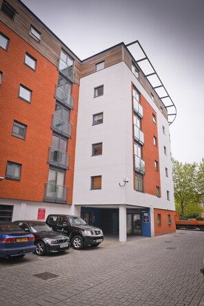 Exterior - Town or Country - Endeavour & Sirocco (Southampton)