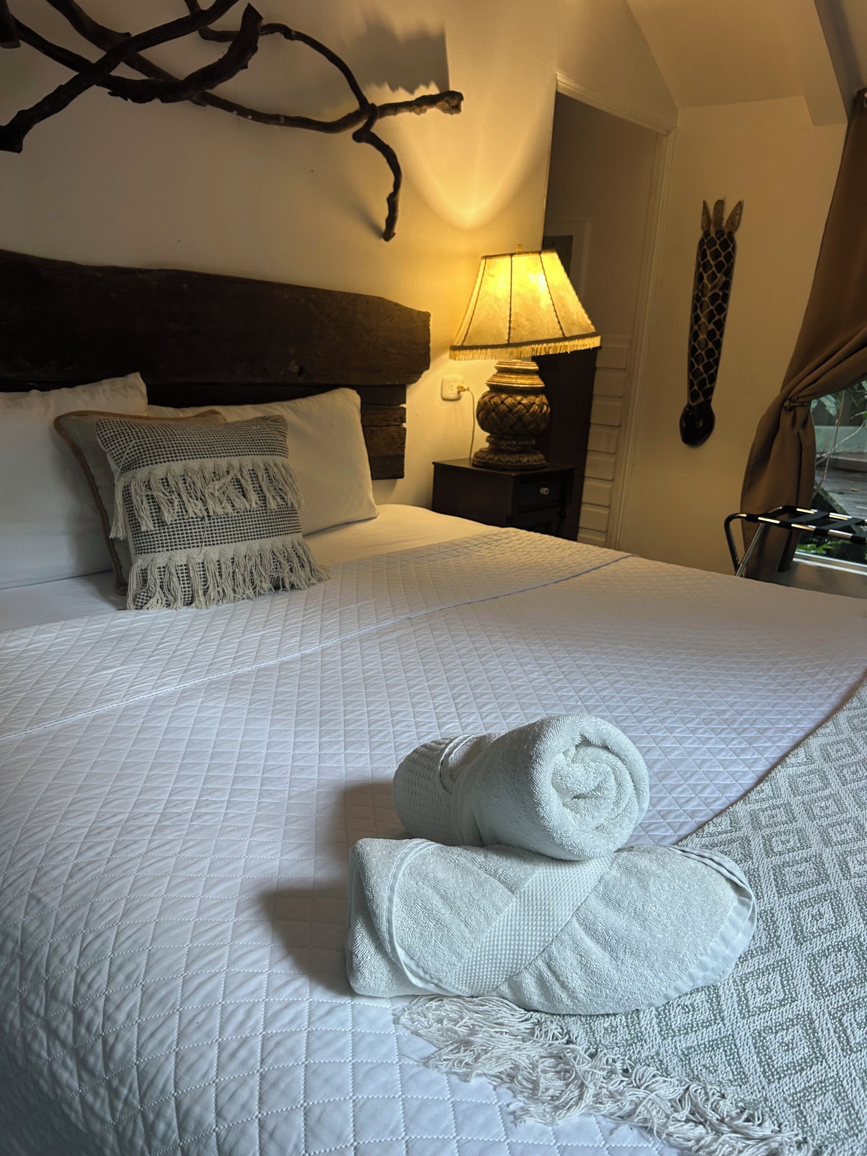 Deluxe Room, Partial Lake View | Premium bedding, in-room safe, free WiFi