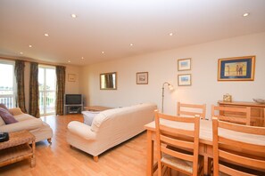 Apartment, 2 Schlafzimmer | Wohnzimmer | Flachbildfernseher, DVD-Player