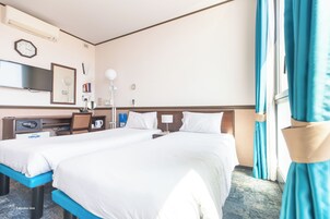 Economy Twin Room | In-room safe, desk, blackout drapes, soundproofing