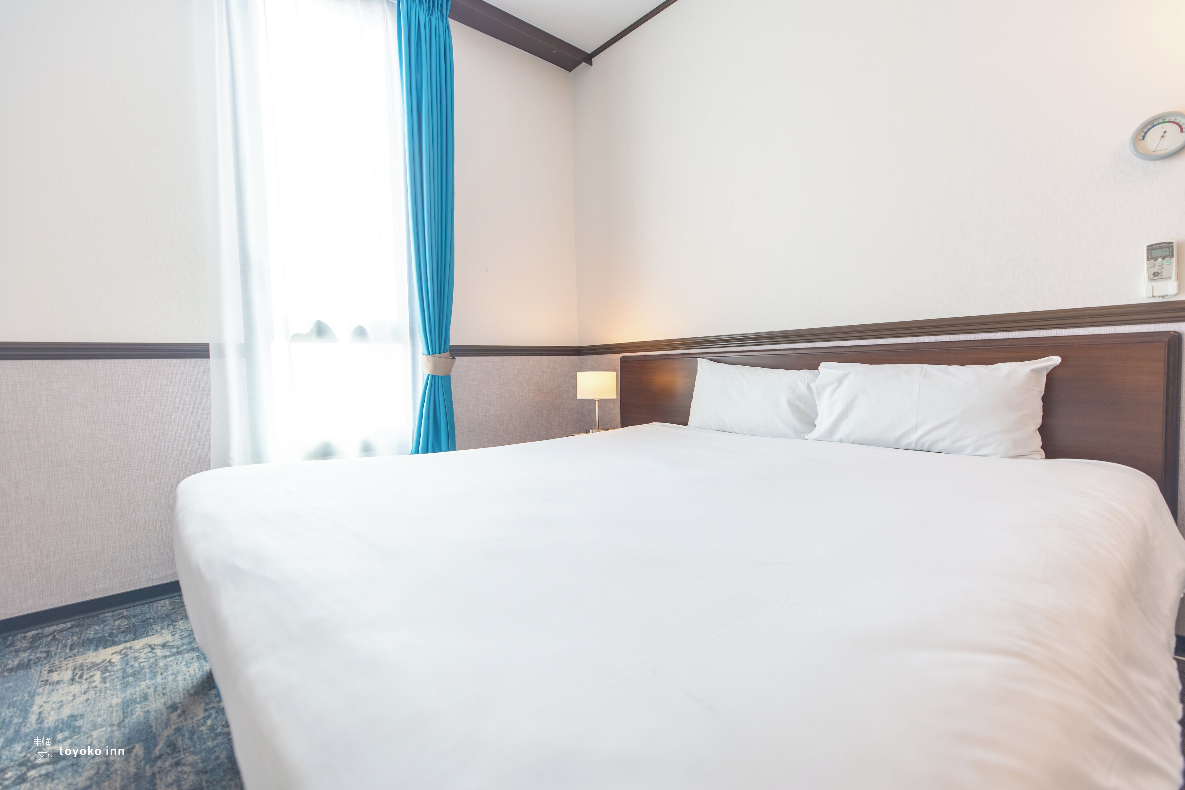 クラシック ダブルルーム キングベッド 1 台 | セーフティボックス (室内)、デスク、遮光カーテン、防音設備