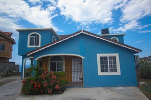 Property entrance - Blue Hills -Ocean View (Montego Bay)