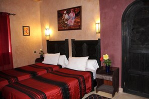 Twin Room (Rouge) | Premium bedding, free WiFi - La Kasbah d'Ouzoud (Ait Taguella)