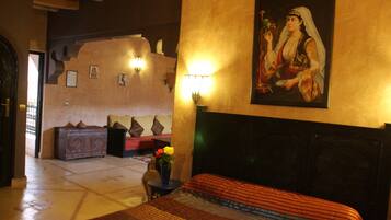 Family Suite (Chocolat) | Premium bedding, free WiFi