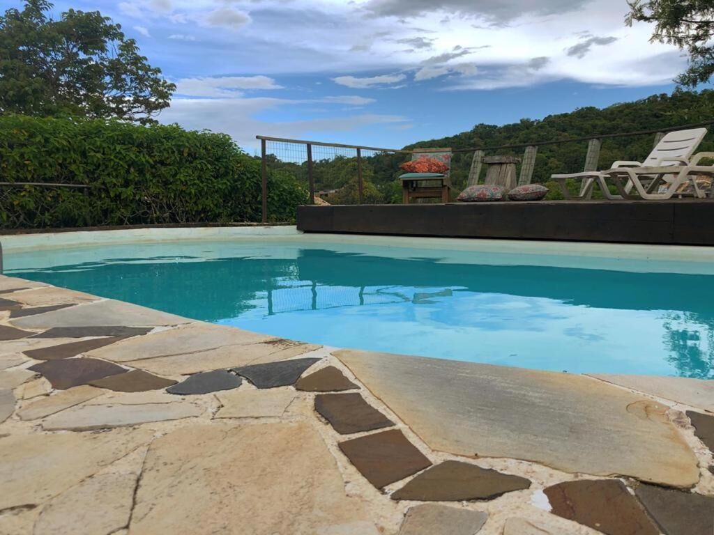 Piscina a l'aire lliure (horari: 09:00-21:00) i gandules 