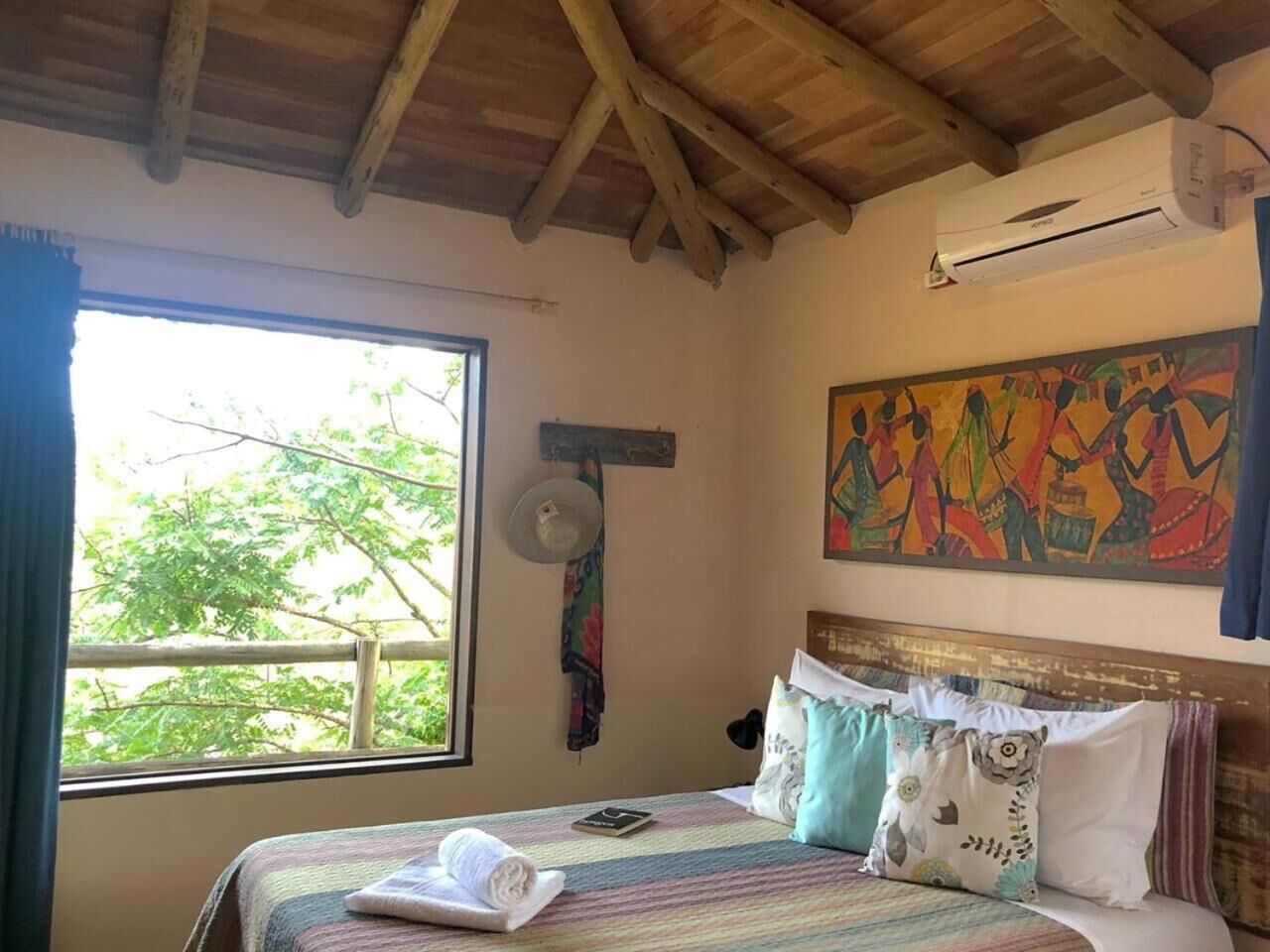 Escrivaninha, quartos à prova de som, ferros/tábuas de passar roupa