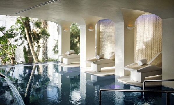5 outdoor pools, sun loungers - Nobu Hotel Marbella (Marbella)
