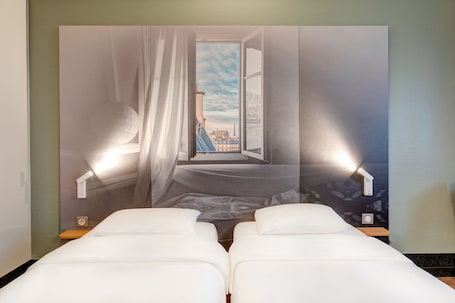 Chambre avec lits jumeaux, non-fumeurs | Chambres insonorisées, Wi-Fi gratuit, draps fournis. B&B HOTEL LOUVECIENNES