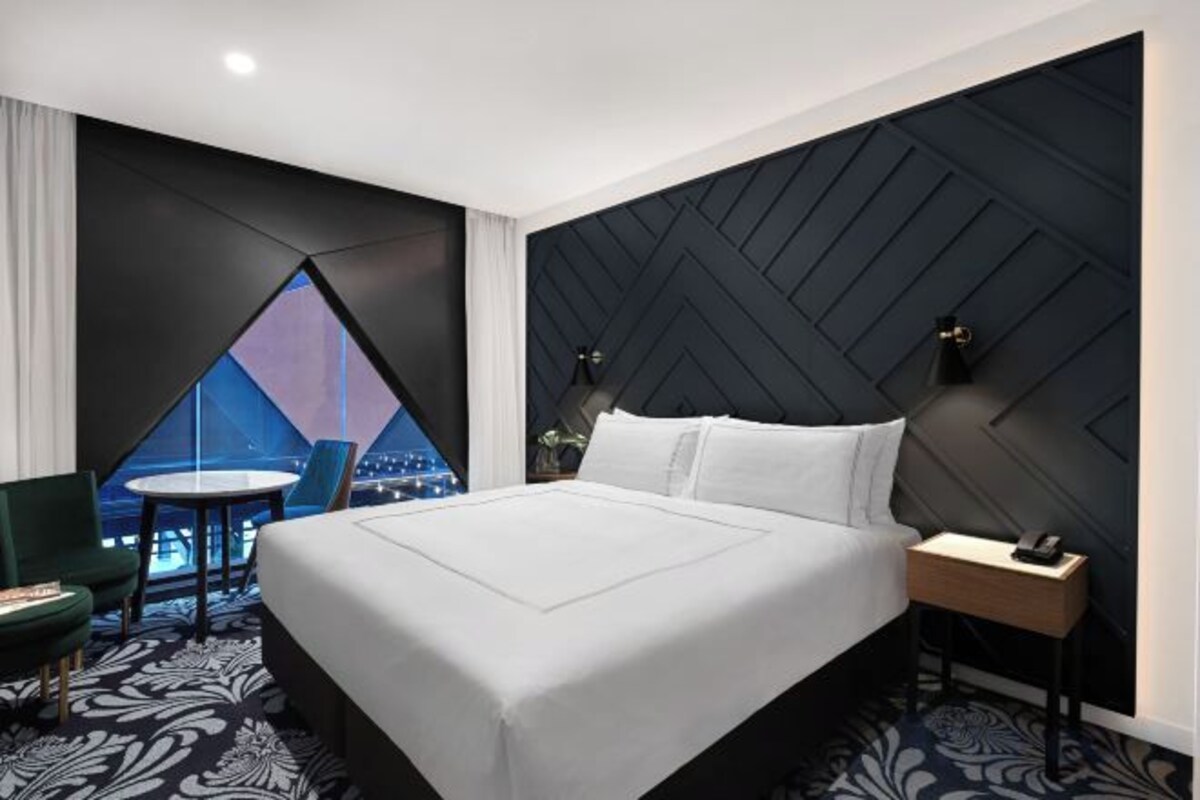 King Acacia Room