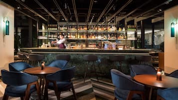 Garden views, serves lunch, dinner and happy hour