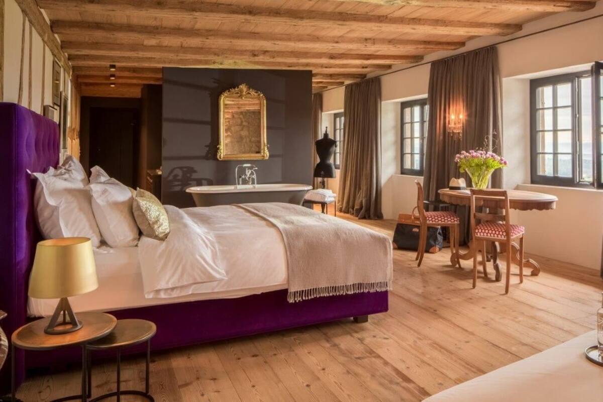 Luxury Double Room | WiFi (free), individually furnished