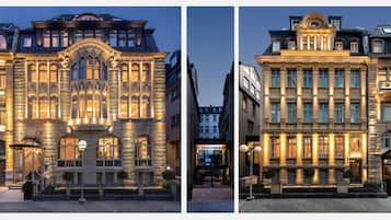 Bagian depan properti - sore/malam