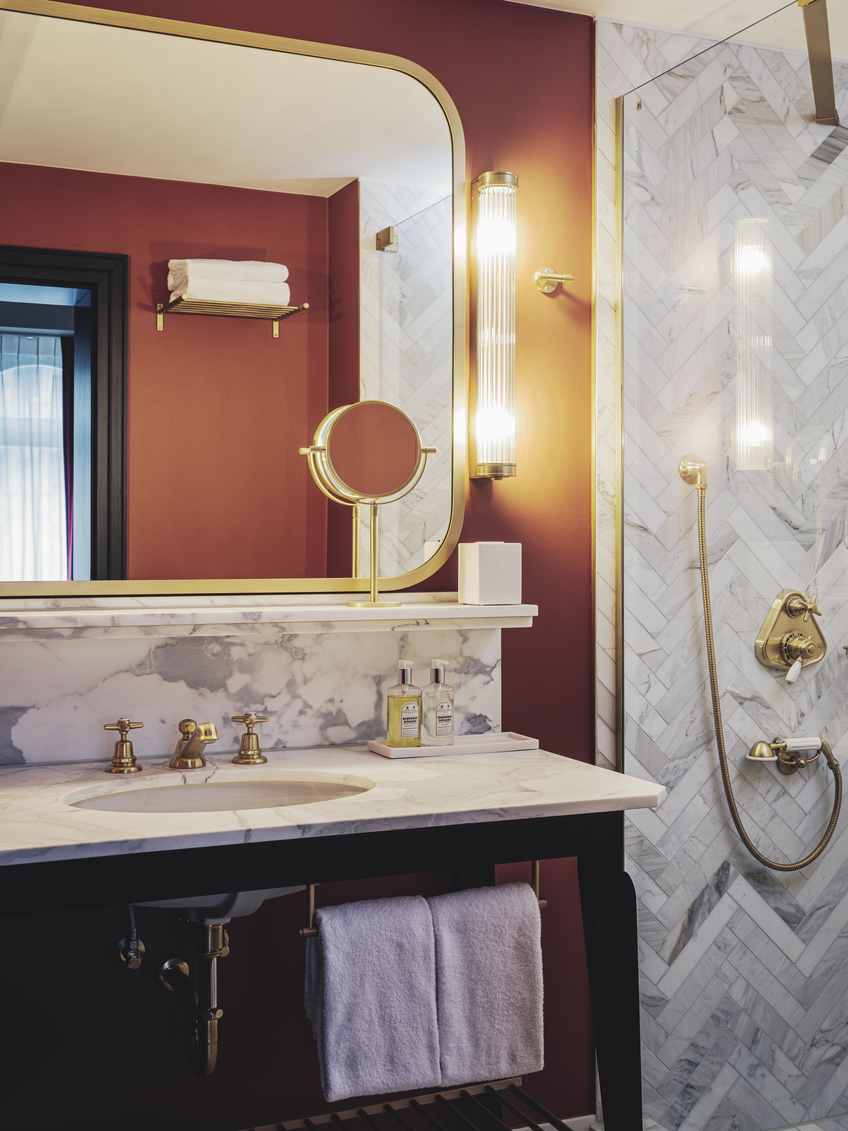 shower, rainfall showerhead, free toiletries, hair dryer