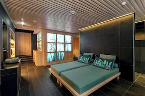 Couples treatment room(s), sauna, facials, massages
