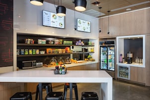 Café da manhã feito na hora todos os dias mediante uma taxa