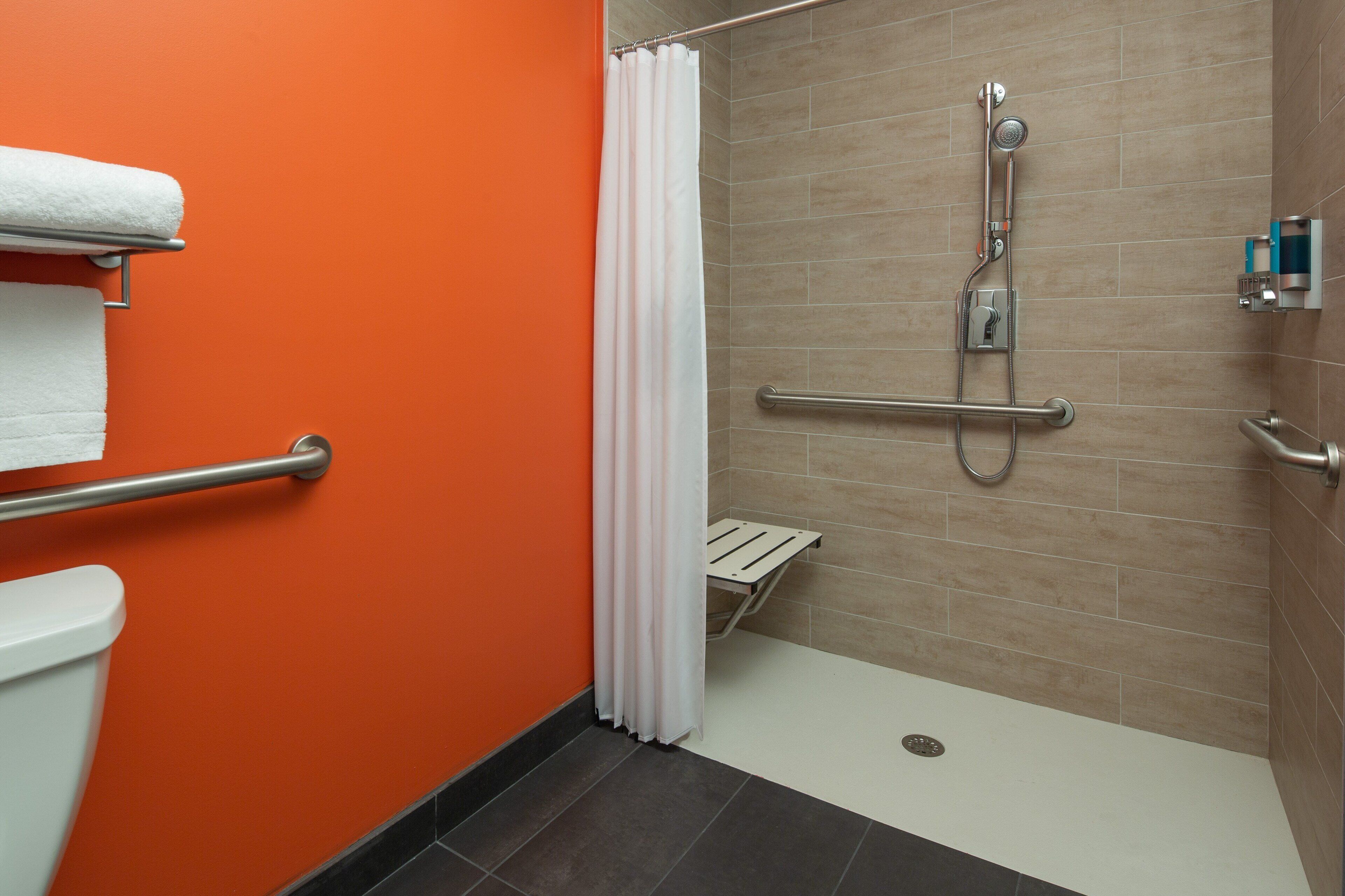 room, 1 king bed (mobility/hearing access, transf shwr) | bathroom | free toiletries, hair dryer, towels