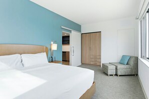 Suite, 1 dormitori (Mobility/Hearing Accessible, Tub) | 1 dormitori, caixa forta a l'habitació i escriptori 