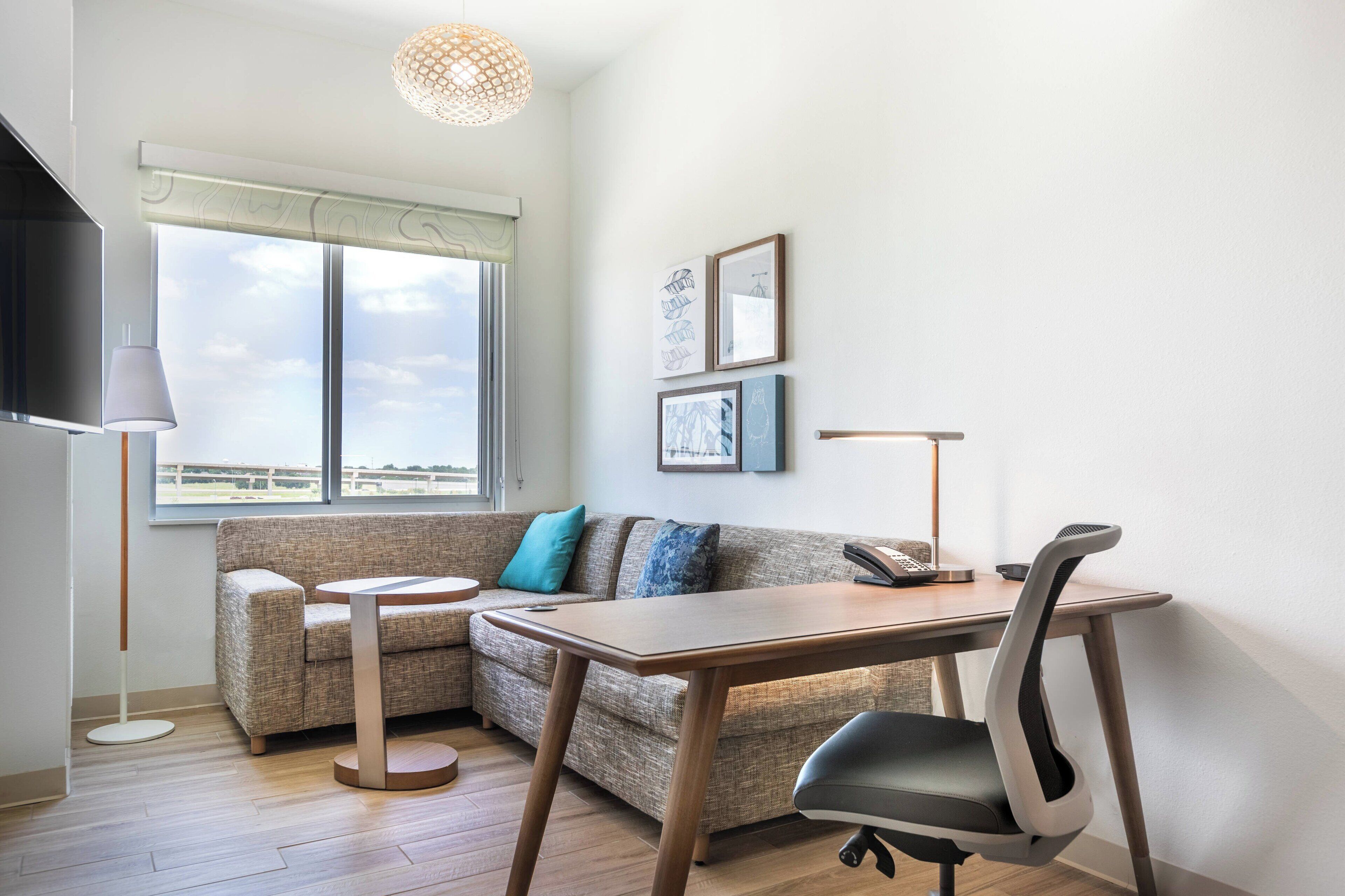 42-inch lcd tv with satellite channels, tv, netflix