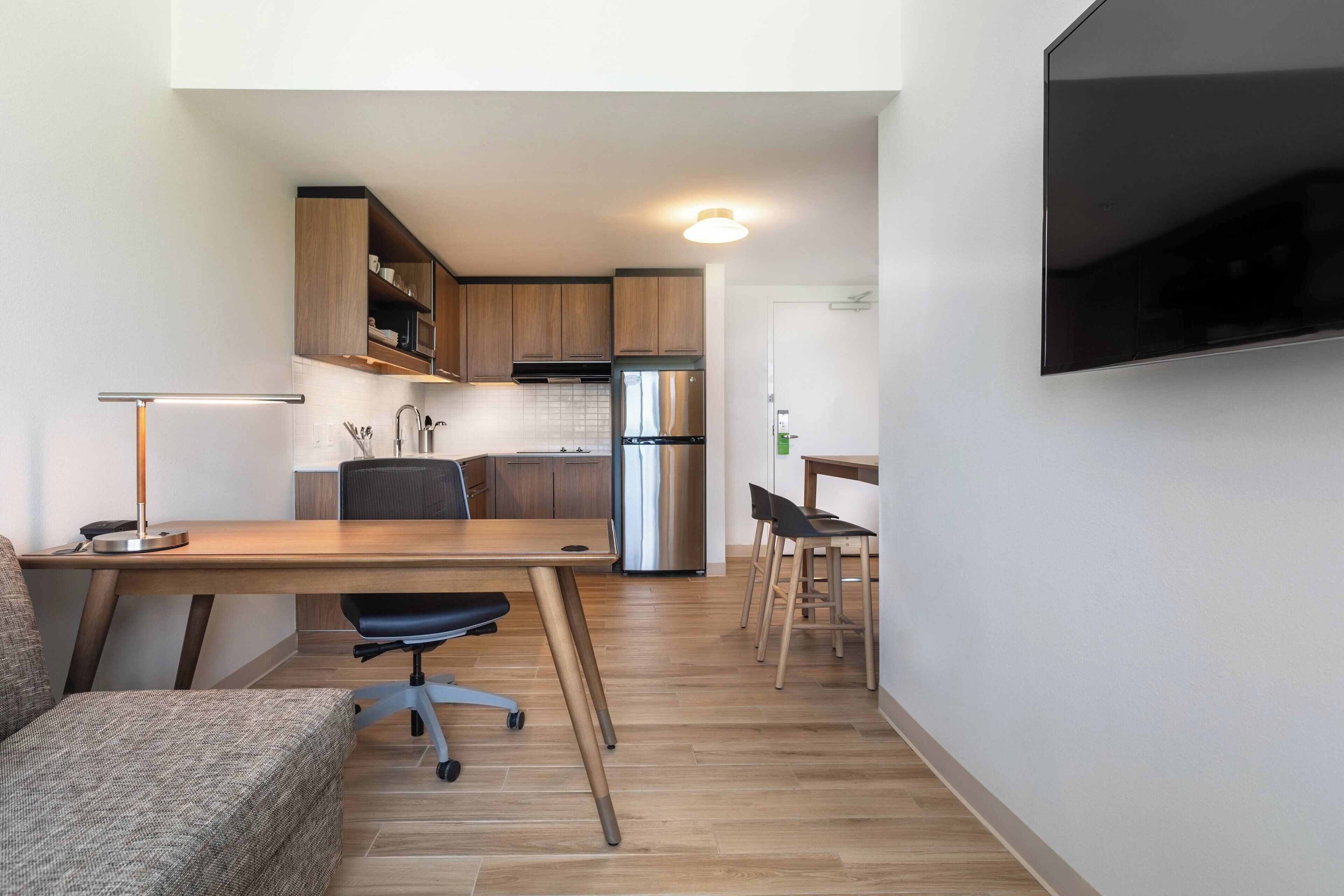 42-inch lcd tv with satellite channels, tv, netflix