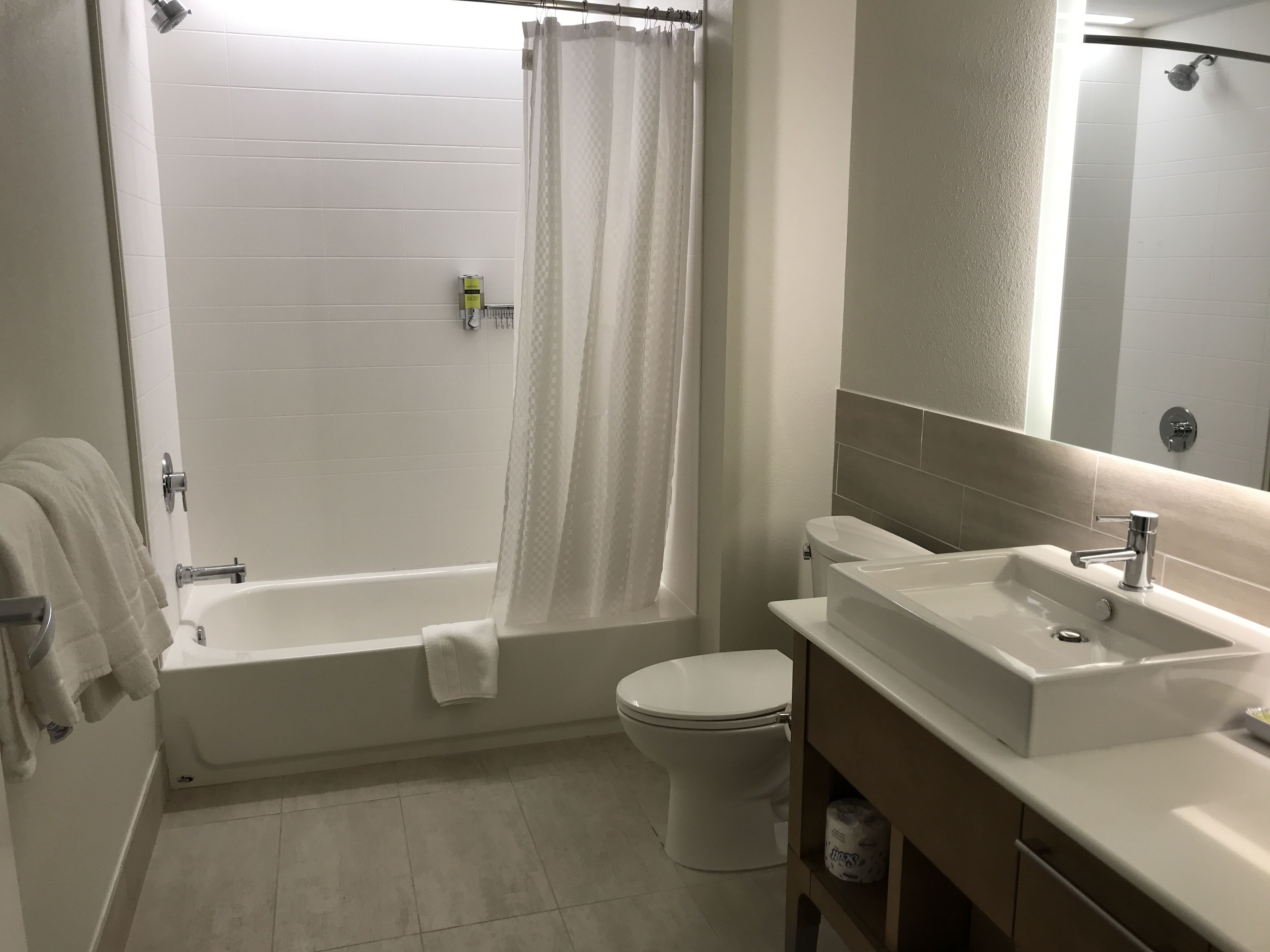 rainfall showerhead, free toiletries, hair dryer, towels