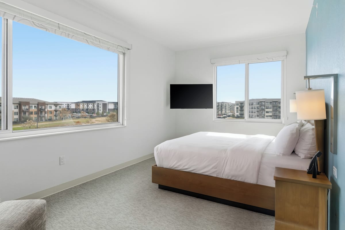 1 bedroom, in-room safe, desk, laptop workspace