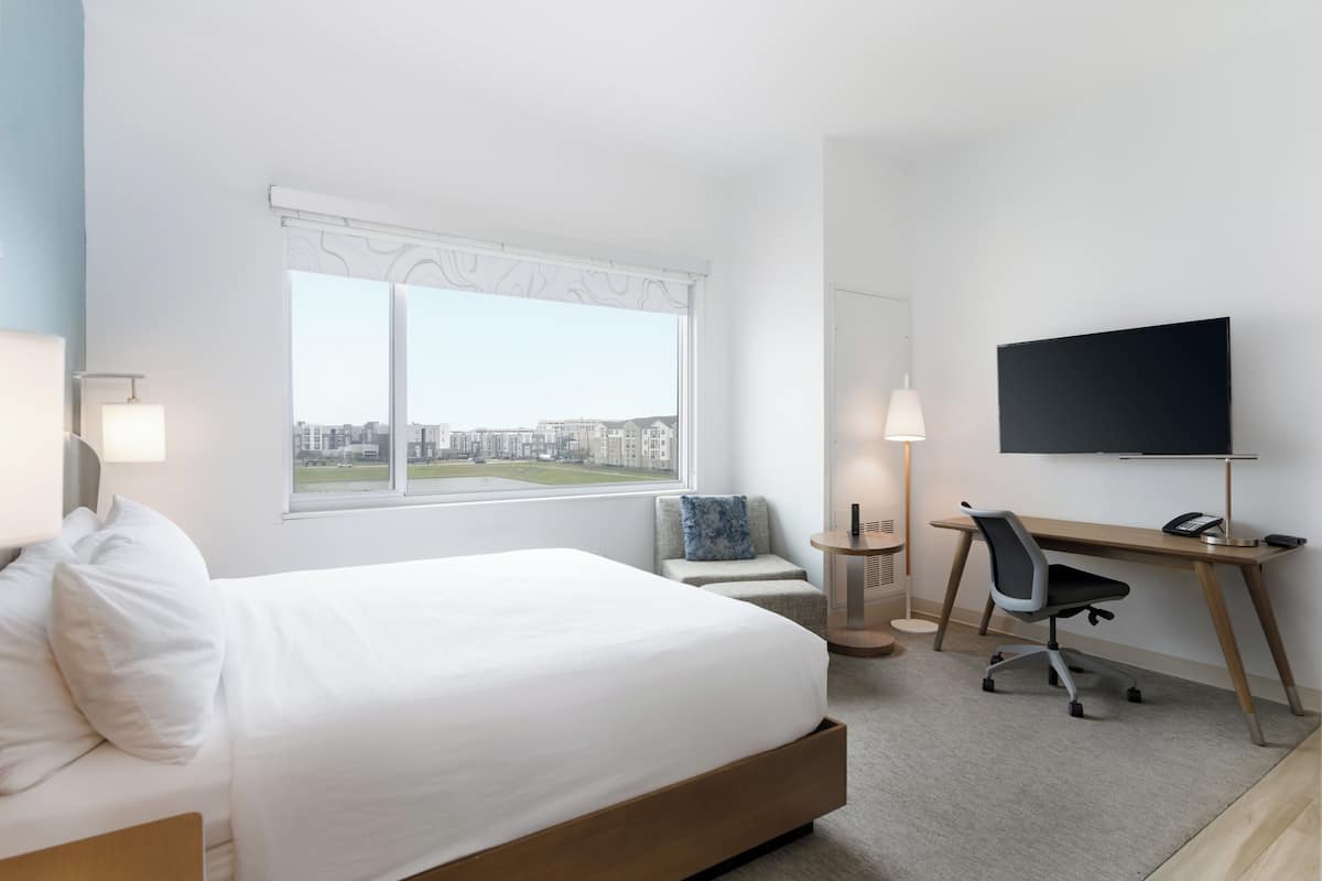 Room, 1 King Bed | 1 bedroom, in-room safe, desk, laptop workspace