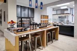 Daily self-service breakfast for a fee - Hilton Garden Inn Jackson (Jackson)